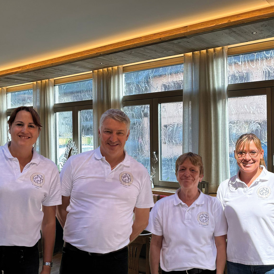 L'équipe du Tonnerau d'Or équipe de ses nouveaux polos customisés - par TravyaDesign